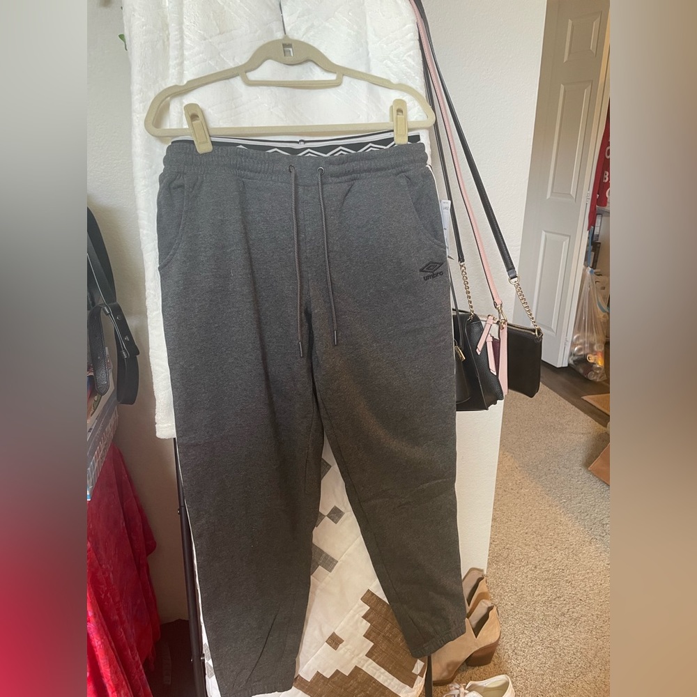 ⭐️NWT Umbro gray joggers ⭐️